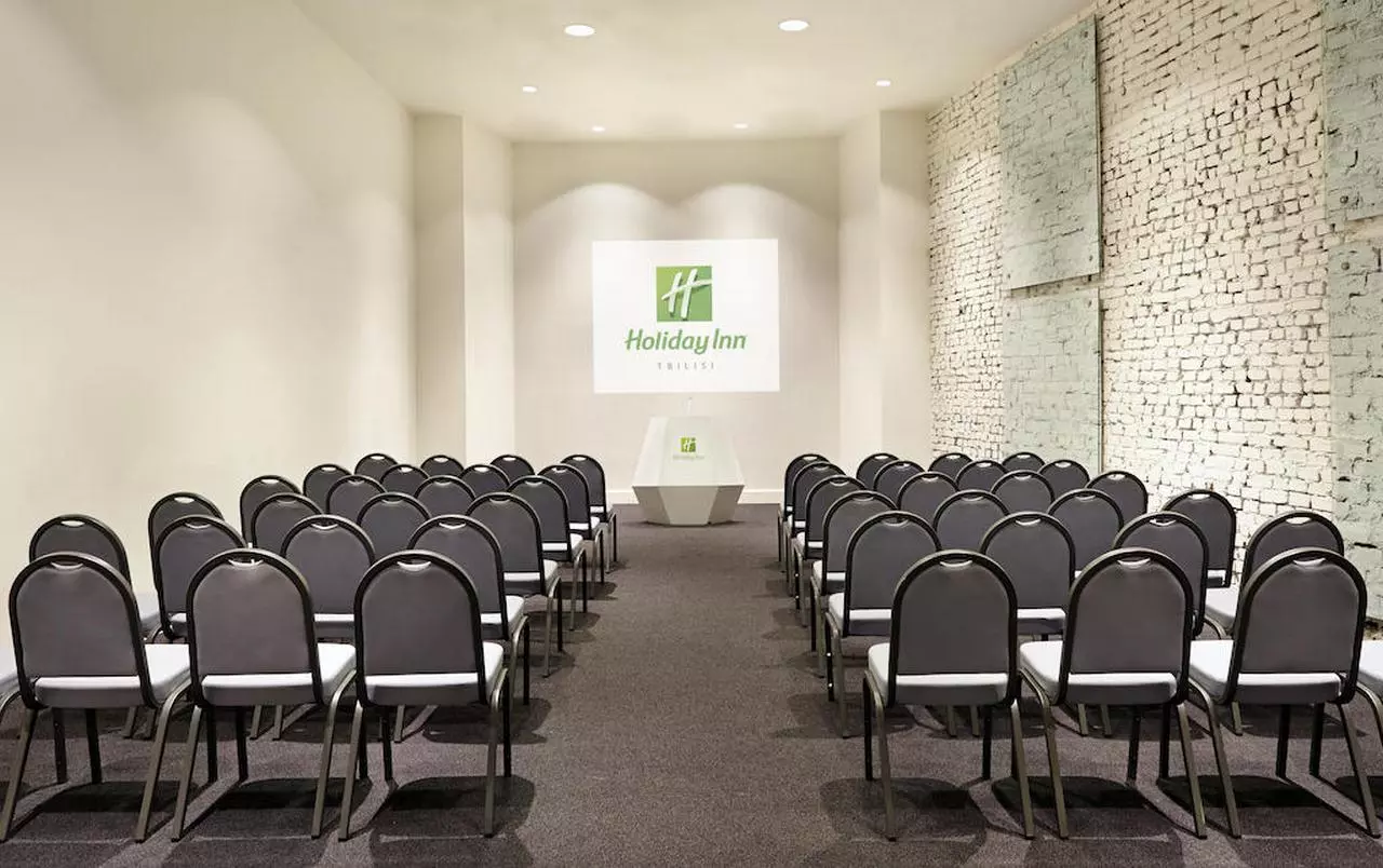 HOLIDAYINN_SHABAVIZ (3).jpg